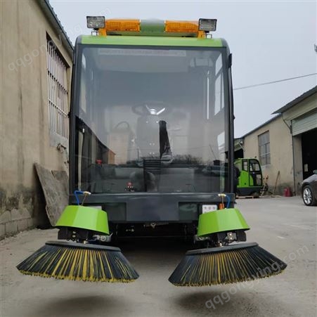 2500型电动扫地车 封闭式雾炮扫路车清扫设备 新能源驾驶式扫地机