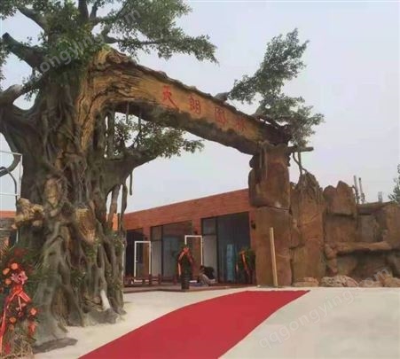 果园种植假树 大门雕塑假山设计 效果造型门逼真承接施工工程