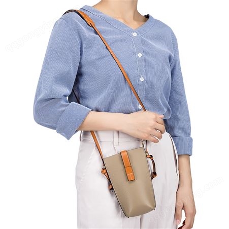 真皮迷你女士复古手机包时尚小包包 夏季竖款手机袋斜跨包高级感