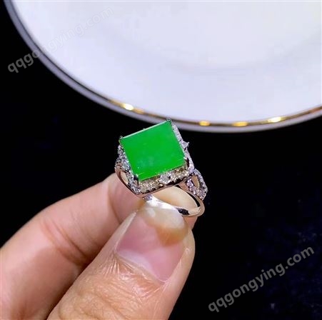 翡翠戒指回收 阳绿帝王绿蛋面回收 高价回收翡翠的公司