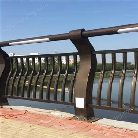 广西南宁厂家直供公路防撞护栏 内衬碳素钢复合管桥梁护栏